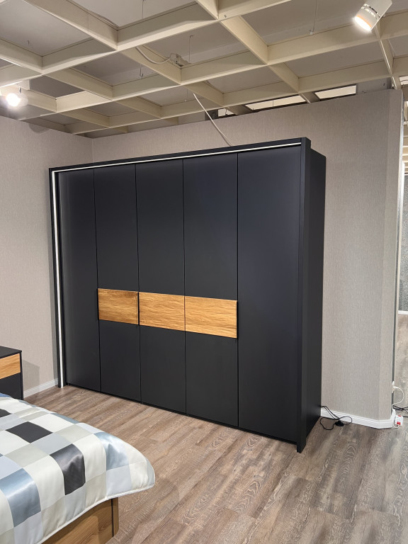 Kleiderschrank